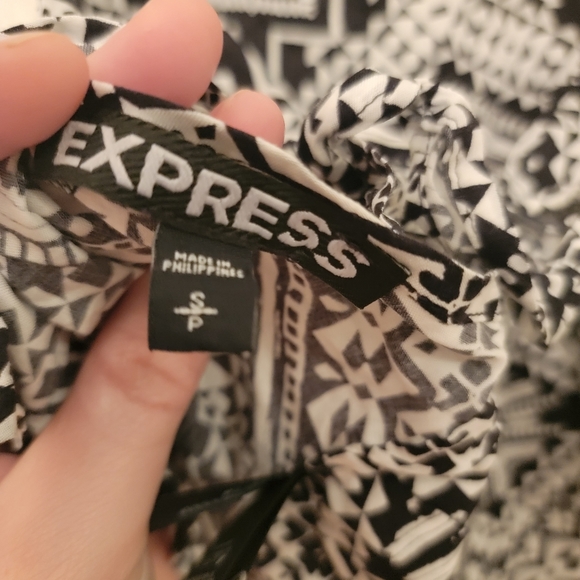 Chevron Tie Back Crop Top - Picture 4 of 5